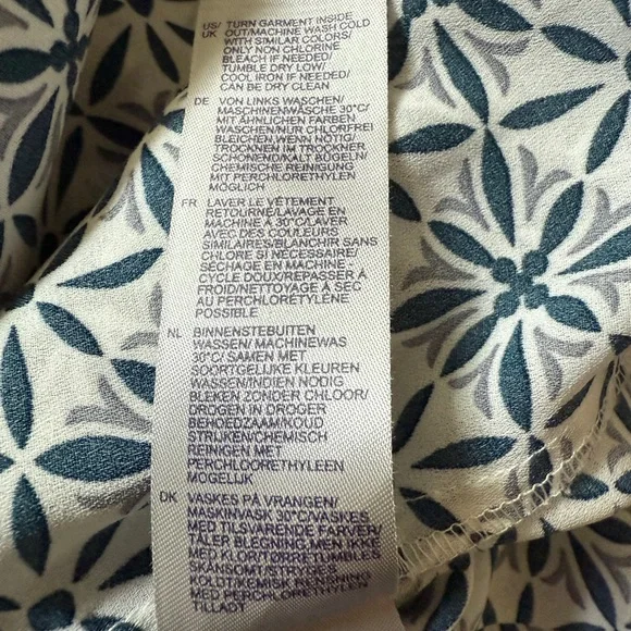 NOT YOUR DAUGHTER’S JEANS NYDJ Button Up Blouse Pleated Back Covered Buttons XS - Picture 9 of 9